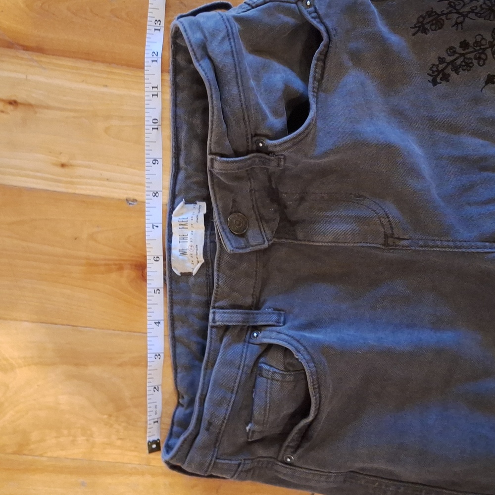 Free People cut-off Floral embroidered gray jeans Womens Size 26 Boho Stretchy - Picture 9 of 15
